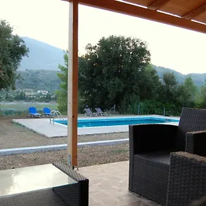 the-blue-lagoon-villa-cephalonia.kefaloniahotels.net/